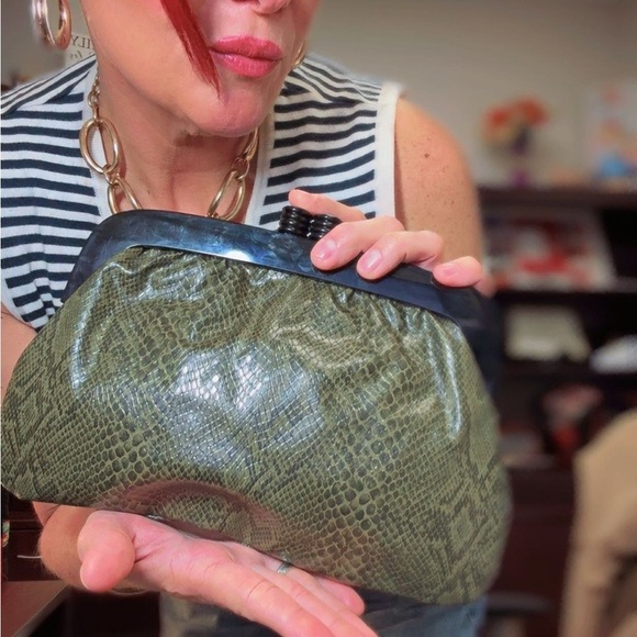 Vintage Valerie Made In Italy Green Snakeskin Classic Retro Kiss lock Clutch - Picture 4 of 15